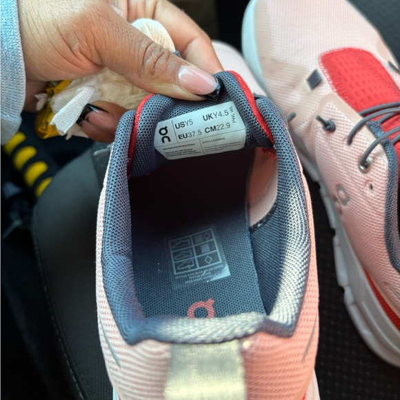 On cloud sneakers, size 5 youth - Picture 4 of 5